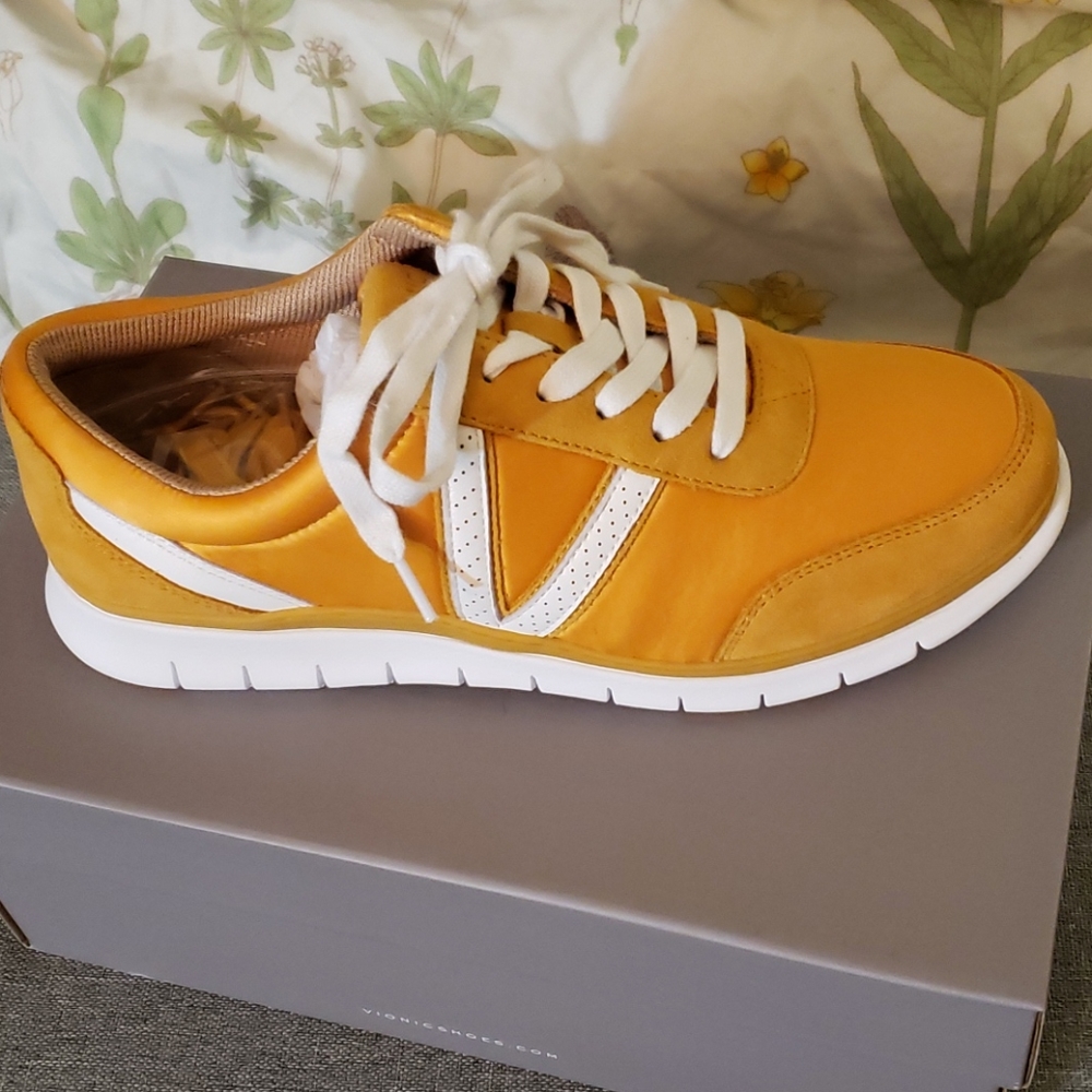 Vionic Nana Sneaker